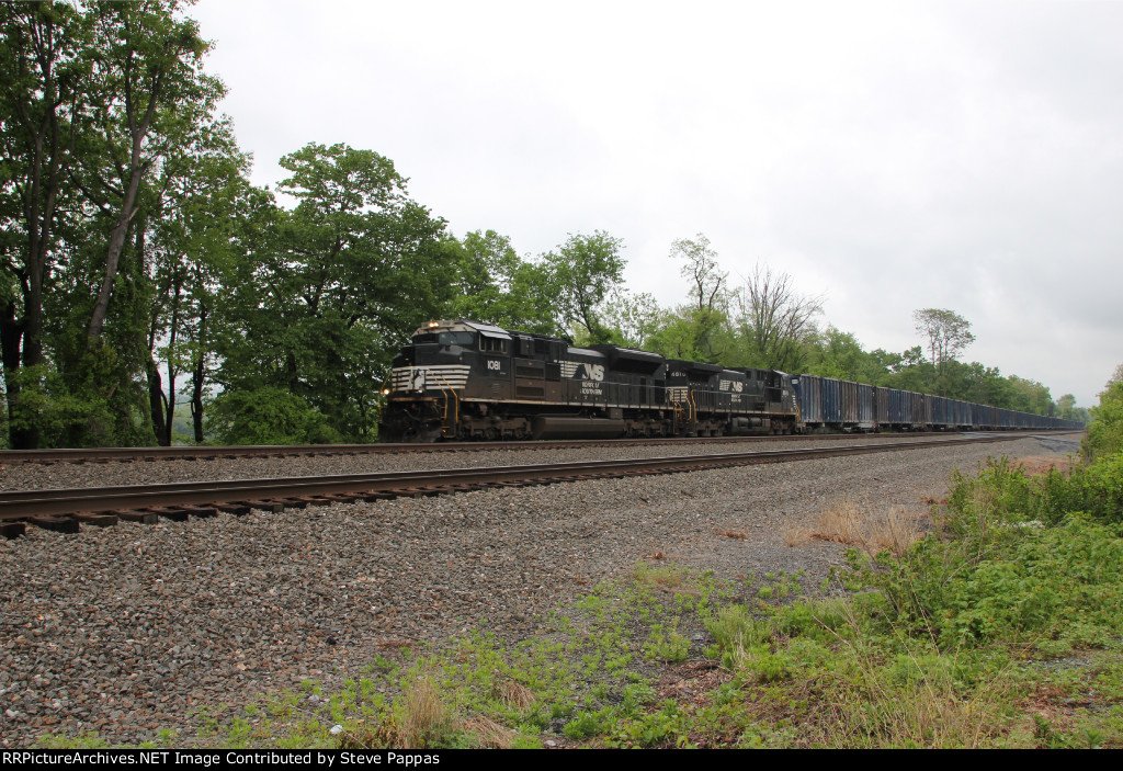 NS 1081 and 4810 take train 63V through Cove PA